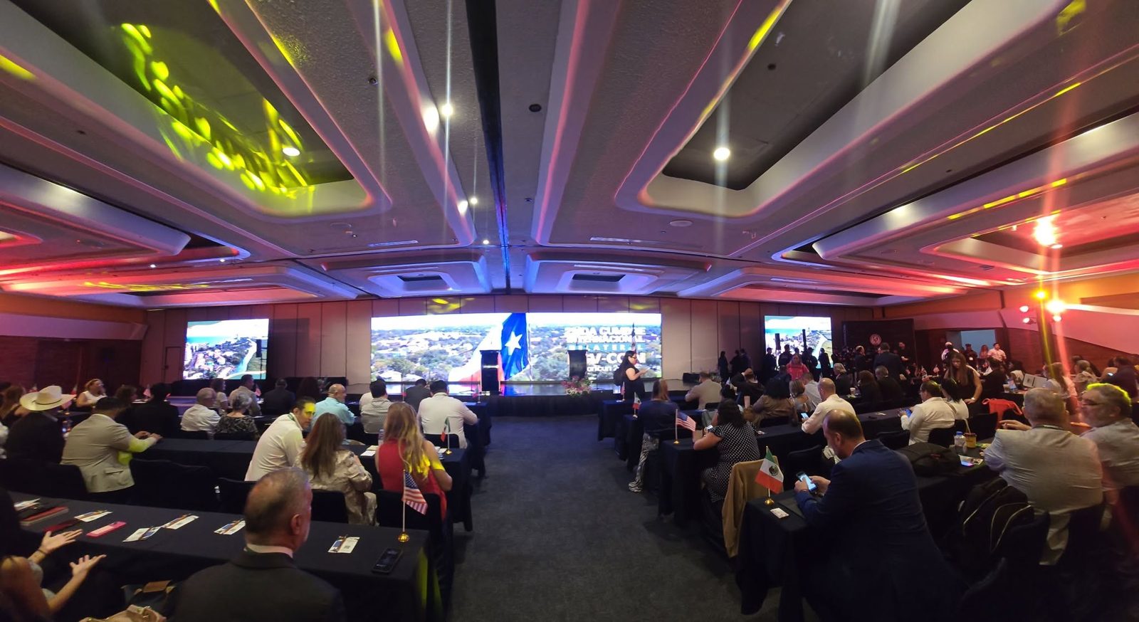 Attendees at the 2nda Cumbre RGVCOIN 2026 in Cancún